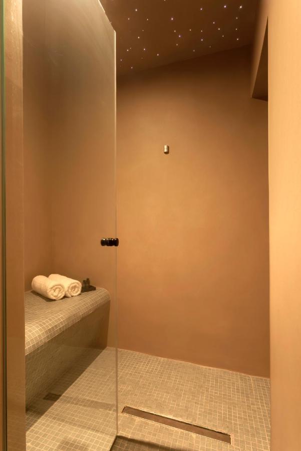 A Truly Wow Experience For Every Guest. The Place Athena Bagian luar foto