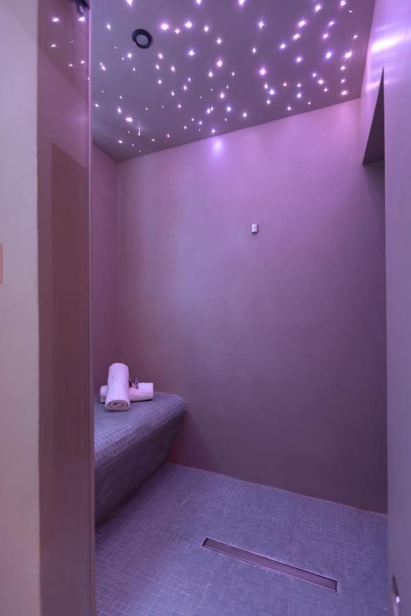 A Truly Wow Experience For Every Guest. The Place Athena Bagian luar foto