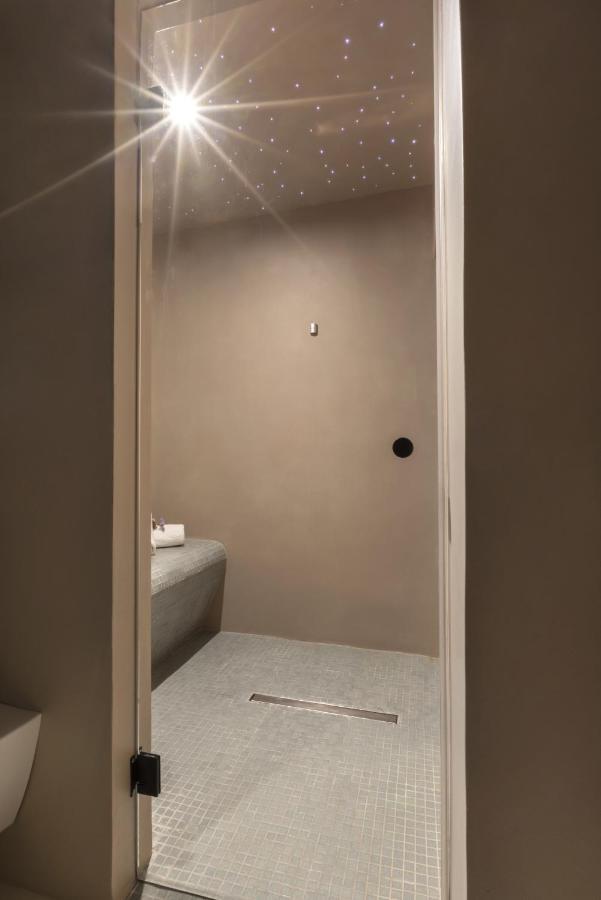 A Truly Wow Experience For Every Guest. The Place Athena Bagian luar foto